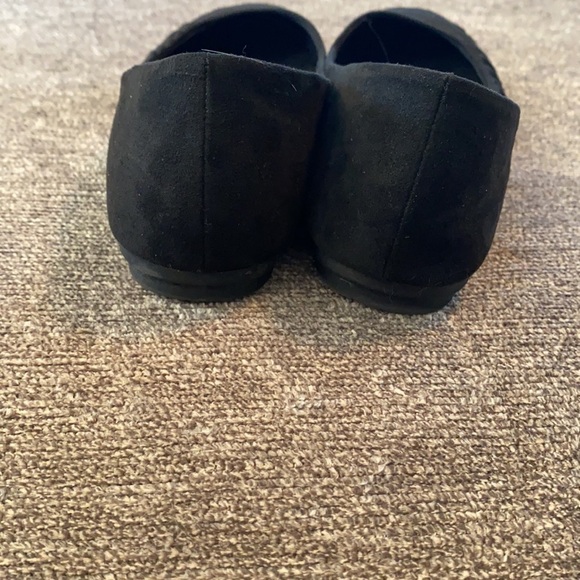 East 5th women’s black flats; size 8 wide - Picture 4 of 9
